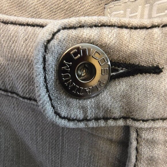 CHICOS PLATINUM LIGHT GREY JEANS SIZE 1 MEDIUM (8) 5 POCKET ANKLE ZIPS STRETCH - Picture 5 of 11